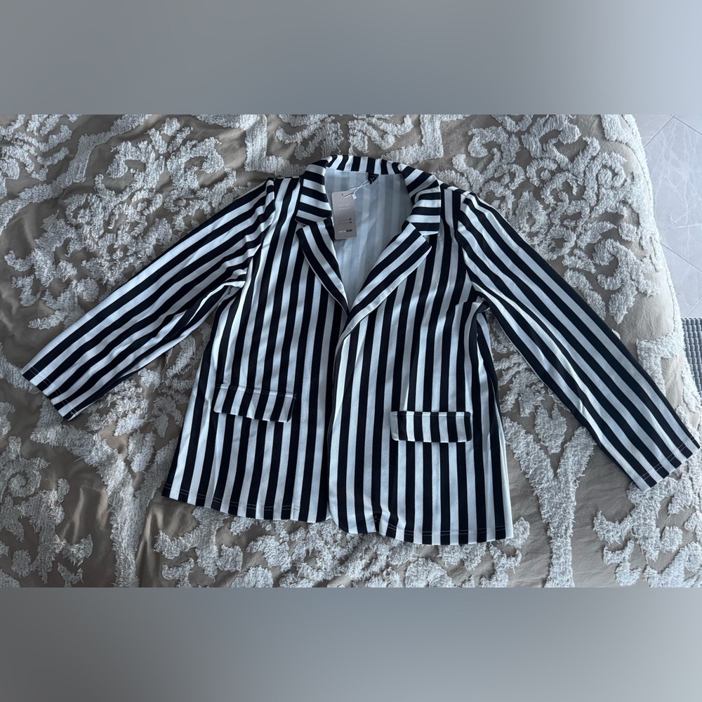 Chic Striped Blazer in Black and White